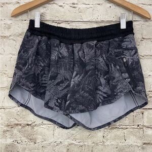 Lululemon Women's Size 6 Mini Floral Tracker Low Rise Lined Shorts